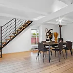 Come Stay - Stilfuld Elegance For 4 Med Pejs