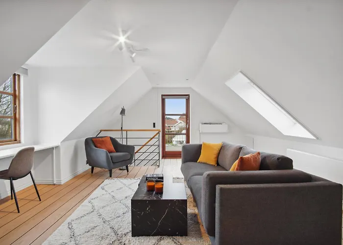 Come Stay - Stilfuld Elegance For 4 Med Pejs
